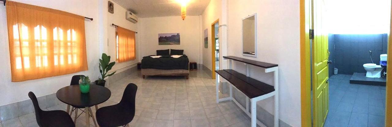 Bamboo Hostel Тхахек Екстериор снимка