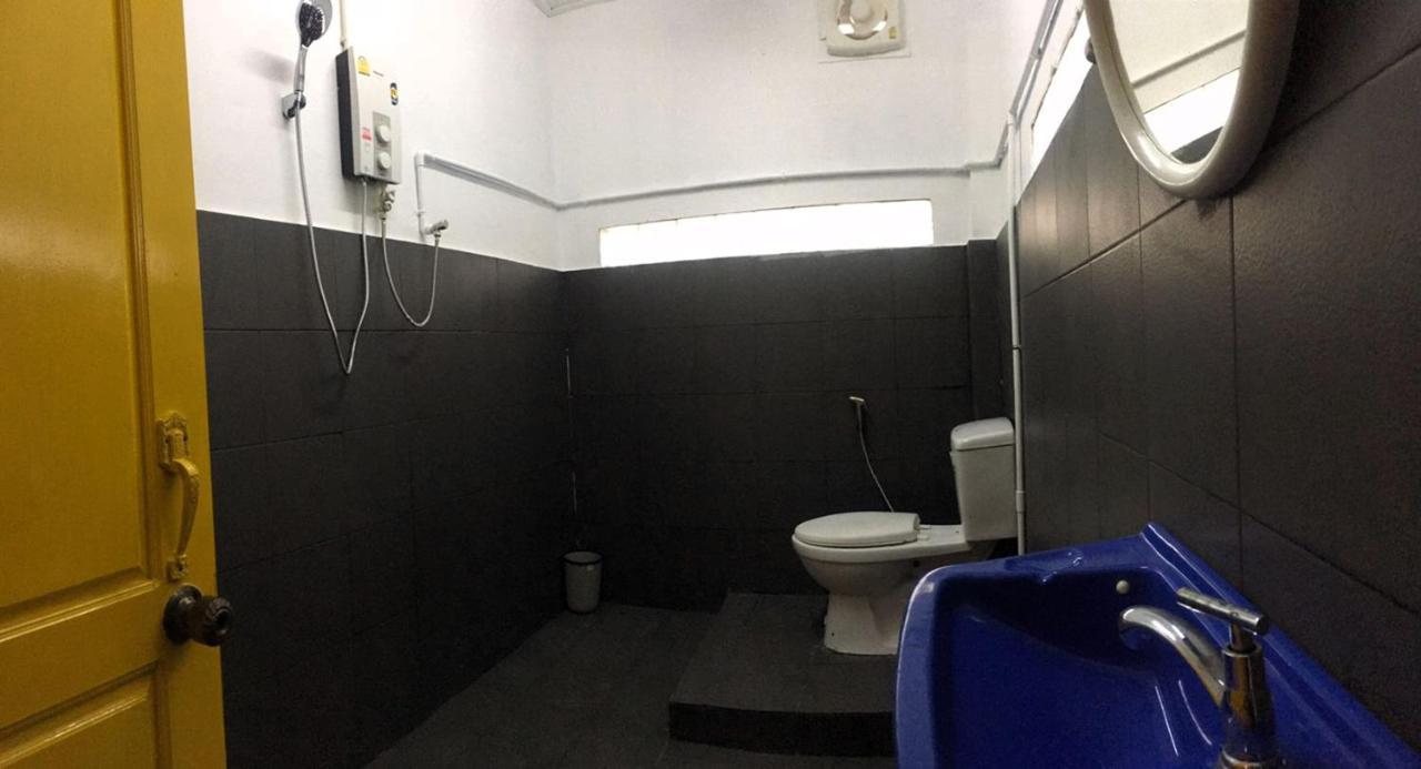 Bamboo Hostel Тхахек Екстериор снимка